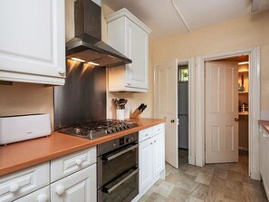 Talo, useita sänkyjä | Yksityinen keittiö | Jääkaappi, mikroaaltouuni, uuni, liesi