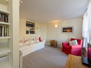 Apartment, Multiple Beds | Living area