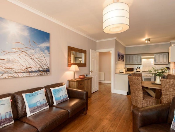 Apartment, Multiple Beds | Living area