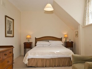 House, Multiple Beds | 5 bedrooms, premium bedding, iron/ironing board, free WiFi