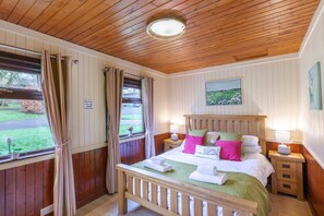 Cabin, 1 King Bed | 1 bedroom, iron/ironing board, WiFi, bed sheets - Bluebell Lodge 4 with Hot Tub (Newton Stewart)
