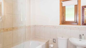 Cabin, Multiple Beds | Bathroom | Combined shower/tub, deep soaking tub, hair dryer, towels