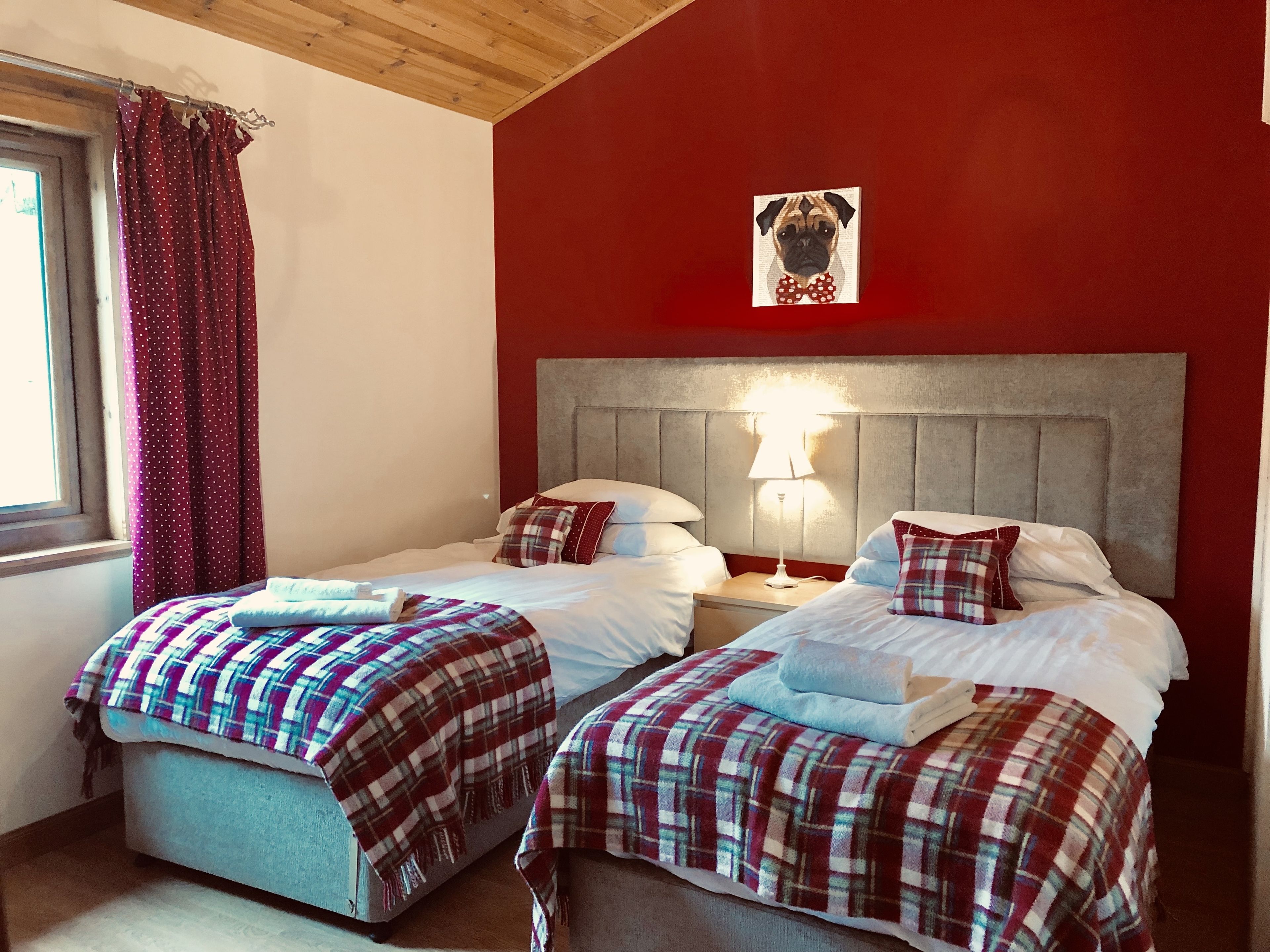 Cabaña, varias camas | 2 dormitorios, tabla de planchar con plancha, wifi gratis y ropa de cama