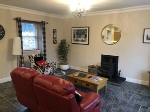 Cottage, 1 letto king | Soggiorno | TV, lettore DVD