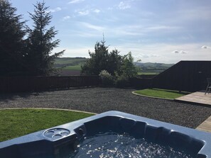 Cottage, 1 King Bed | Garden - Cherry Blossom Cottage (Cupar)