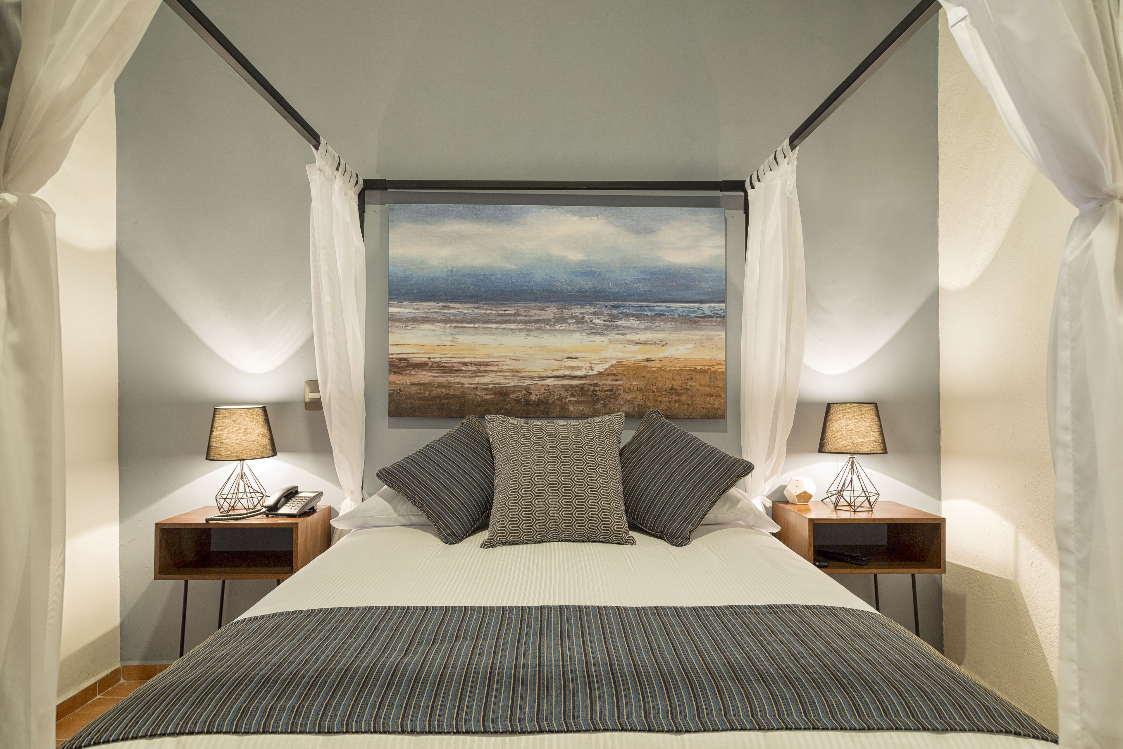 standard room, 1 queen bed | premium bedding, in-room safe, individually decorated