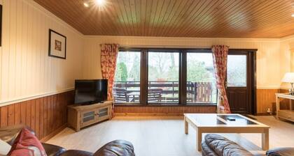 Bluebell Lodge 2 with Hot Tub