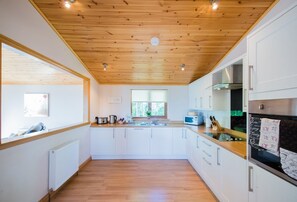 小屋, 多张床 | 私人厨房 | 冰箱、微波炉、烤箱、炉灶