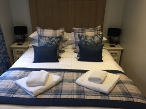 Cabin, 1 King Bed - Bluebell Lodge 7 with Hot Tub (Newton Stewart)