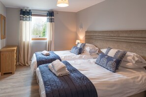 Cabin, Multiple Beds - Lord Galloway 32 (H 2016) 82334 (Newton Stewart)