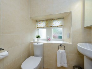Cottage, plusieurs lits | Salle de bain