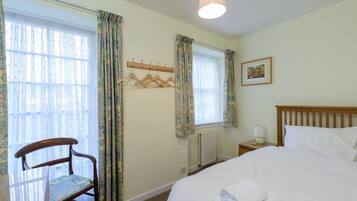 Cottage, Multiple Beds | 3 bedrooms, iron/ironing board, free WiFi, bed sheets