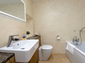 Cottage, plusieurs lits | Salle de bain