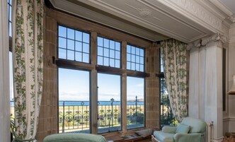 Casa, vĂĄrias camas | Sala de estar | TV, lareira