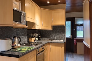 Cabane, 1 très grand lit | Cuisine privée | Réfrigérateur, micro-ondes, four, plaque de cuisson