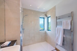 House, Multiple Beds | Bathroom | Combined shower/tub, deep soaking tub, hair dryer, towels
