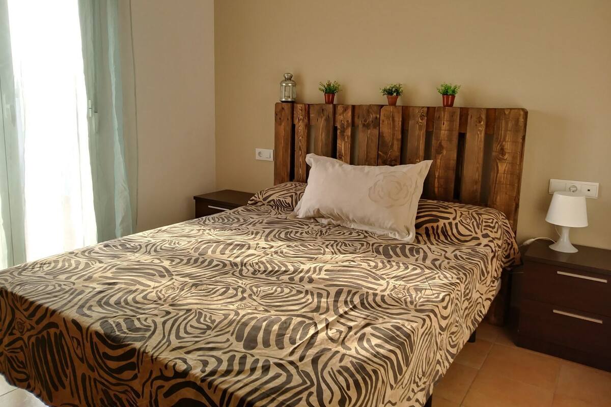 2 bedrooms, blackout curtains, bed sheets