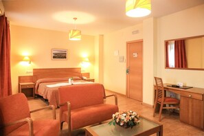 普通套房 | 高級寢具、記憶棉床墊、房內夾萬、書桌