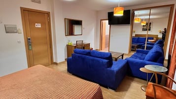 Suite junior | 1 dormitorio, ropa de cama de alta calidad, colchones viscoelásticos