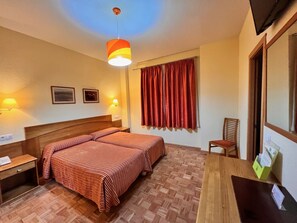 Doppel- oder Zweibettzimmer