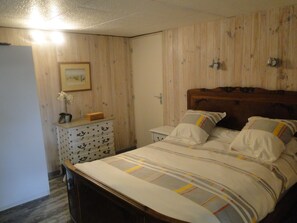 Family Studio Suite | 1 bedroom, individually decorated, individually furnished, desk - La Maison Provençale (Unieux)