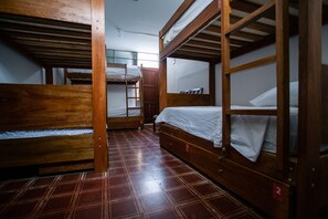 Dormitorio compartido estándar, dormitorio mixto | 1 habitación, wifi gratis y ropa de cama 