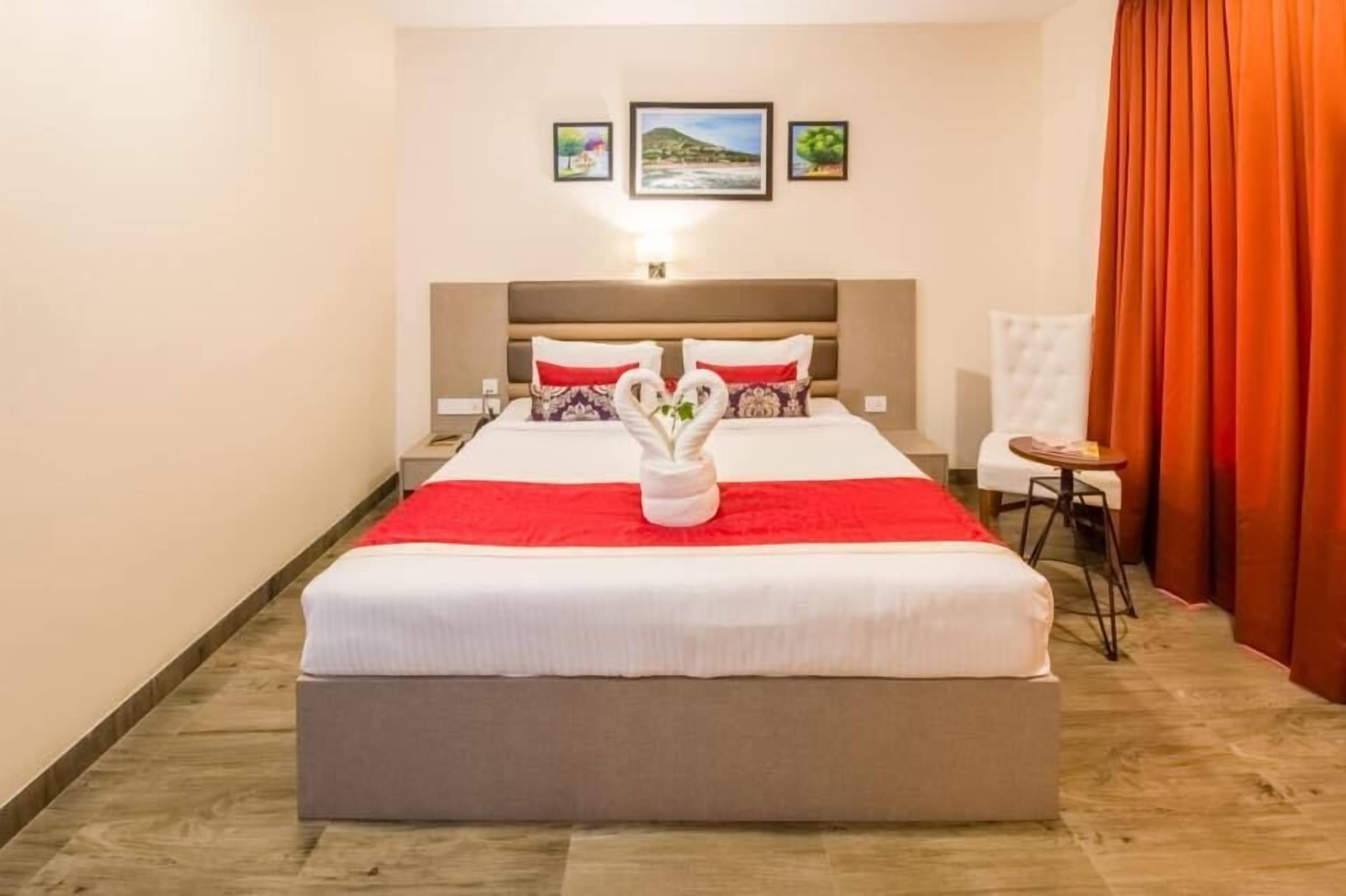 Premium bedding, in-room safe, desk, blackout drapes
