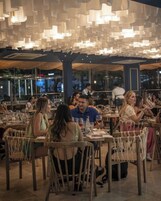 Se sirven desayunos, almuerzos y cenas; cocina local e internacional