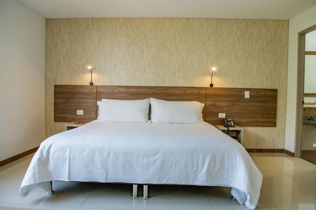 Junior kamer, 1 kingsize bed | 1 slaapkamer, luxe beddengoed, een bureau, een laptopwerkplek