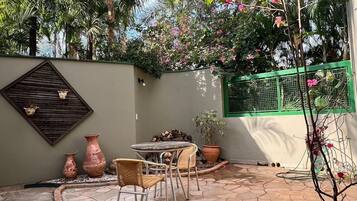 Draps en coton égyptien, literie de qualité supérieure, minibar, bureau