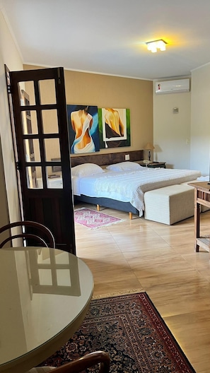 Draps en coton égyptien, literie de qualité supérieure, minibar, bureau