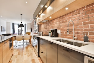 Luxury Apartment, 3 Bedrooms (Suite 4) | 1 bedroom, premium bedding, individually decorated