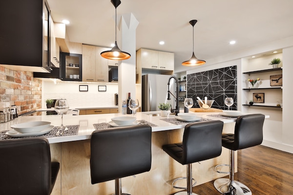 Superior Apartment, 2 Bedrooms, Ground Floor (Suite 1) | 1 bedroom, premium bedding, individually decorated