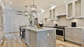 Exclusive Apartment, 3 Bedrooms (Suite 7) | 1 bedroom, premium bedding, individually decorated