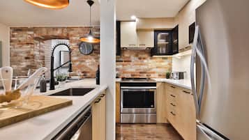 Superior Apartment, 2 Bedrooms, Ground Floor (Suite 1) | 1 bedroom, premium bedding, individually decorated