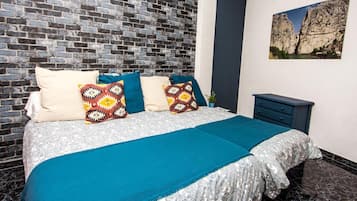 Standaard kamer, 1 twee- of 2 eenpersoonsbedden, privébadkamer | Individueel gedecoreerd, gratis wifi, beddengoed