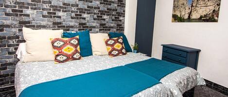 標準雙人或雙床房, 私人浴室 | 獨特裝潢、免費無線上網、床單