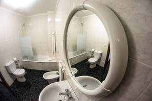 Standard Double or Twin Room, Private Bathroom | Bathroom | Shower, hair dryer, towels