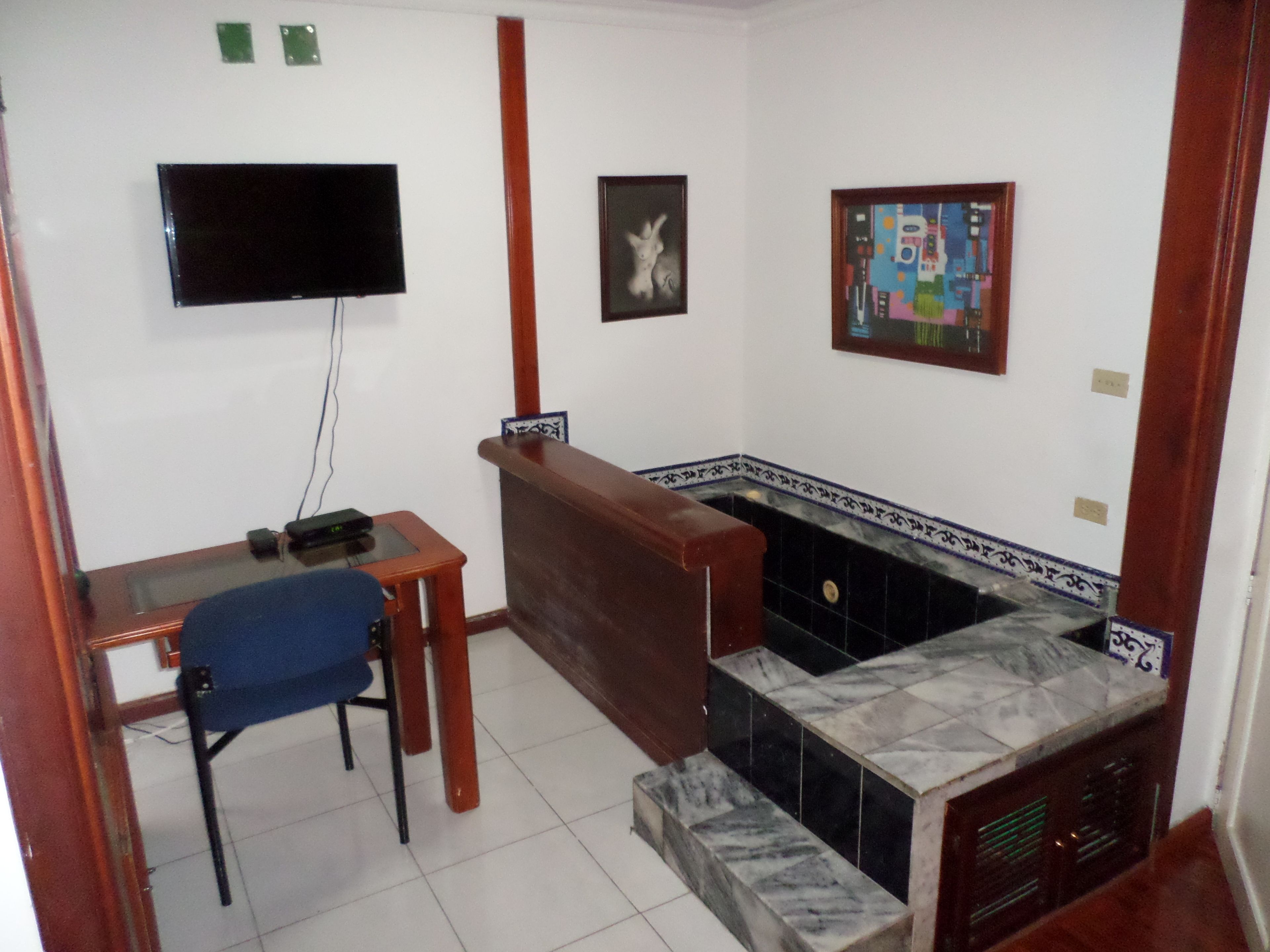 Deluxe House, 3 Bedrooms | Jetted bathtub