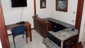 Deluxe House, 3 Bedrooms | Jetted bathtub