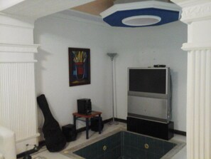 บ้านดีลักซ์, 3 ห้องนอน | บริเวณนั่งเล่น | ทีวีจอแบน