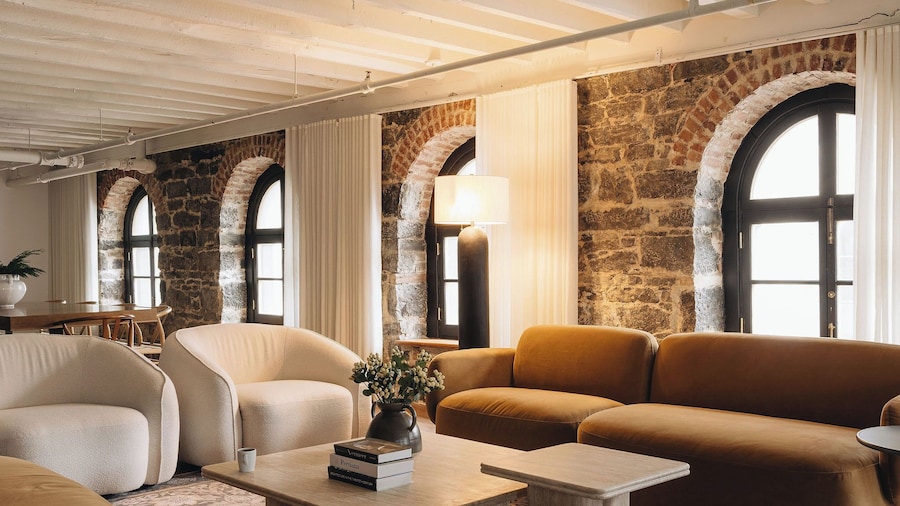 Saint Sulpice Lofts by Bakan - Old Montreal