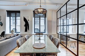 Exclusive Apartment, 3 Bedrooms (Unit 1) | Egyptian cotton sheets, premium bedding, minibar, individually decorated - Saint Sulpice Lofts by Bakan - Old Montreal (Montreal)