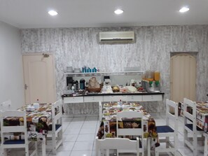 Free daily buffet breakfast - Araça Hotel (Aracatuba)
