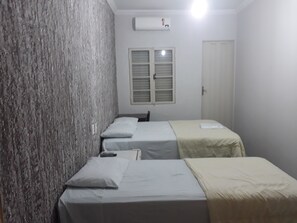 Desk, free WiFi, bed sheets - Araça Hotel (Aracatuba)