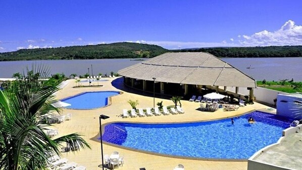 3 piscinas al aire libre