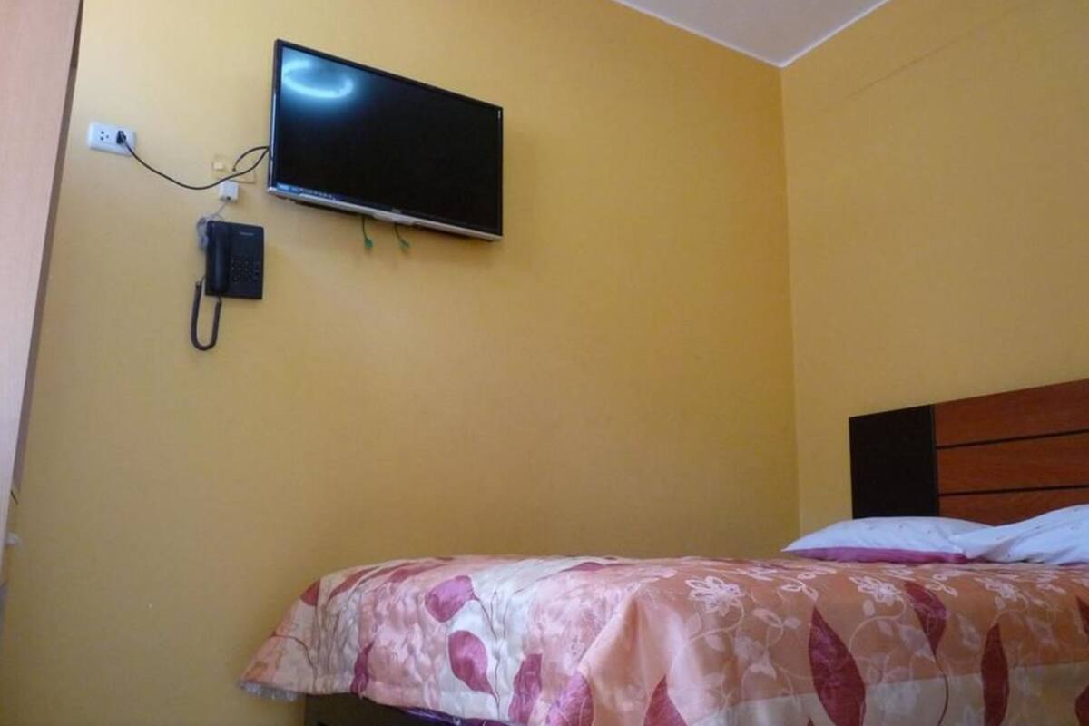 1 quarto, Wi-Fi de cortesia, roupa de cama