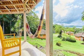 Literie hypoallergénique, draps fournis