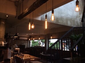 Restaurant - OasisCafe&Nap - Hostel (Bangkok)
