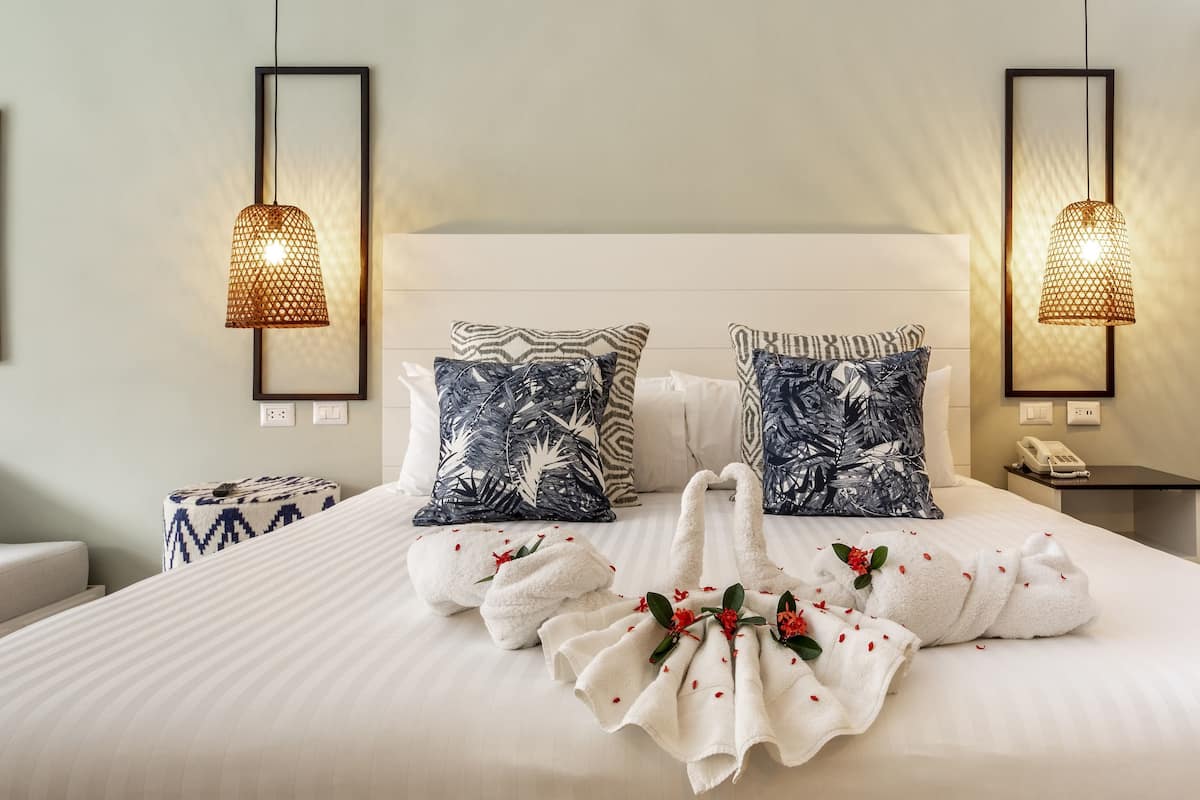 Master Suite Swim Out | Minibar, in-room safe, desk, laptop workspace